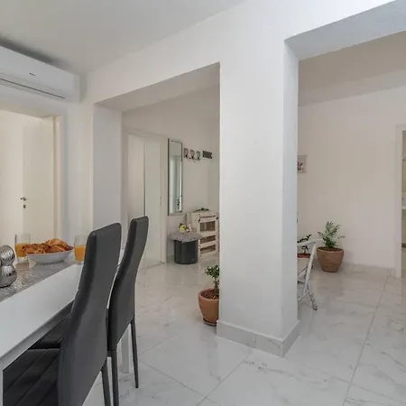 Eden Mediterranean House Lägenhet